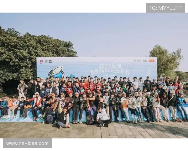 杭州飞盘队与重庆飞盘队赛后复盘探讨团队协作的成功与不足